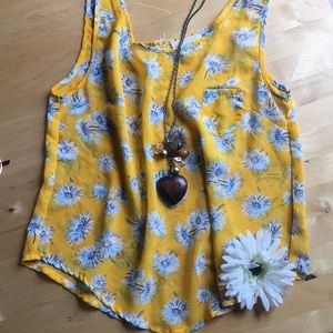 Yellow Daisy Flow Top